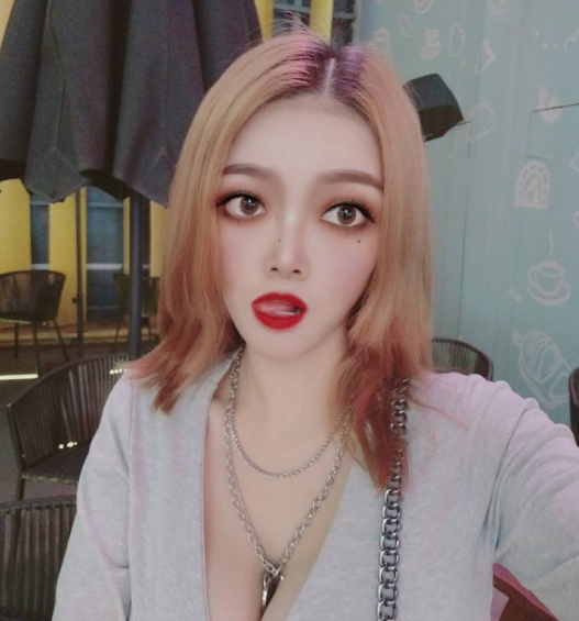 刚下海不久的大胸妹子